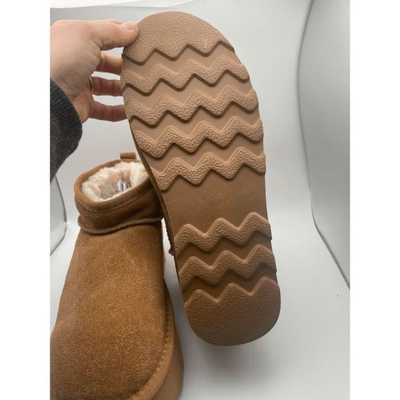 CUSHIONAIRE Women's COZY Genuine Suede pull on platform boot, Chestnut 8 - Picture 5 of 6